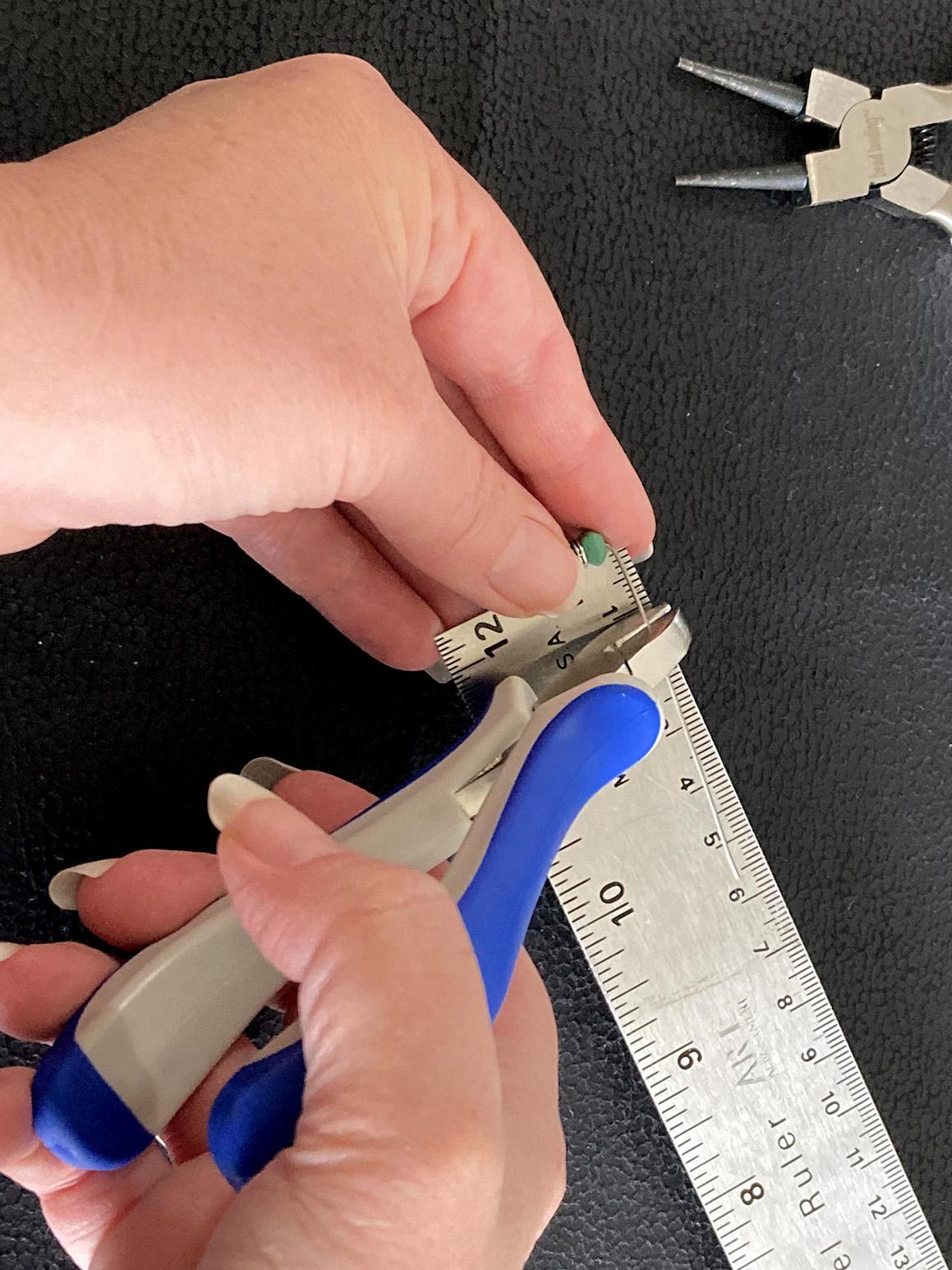 05-cutting wire.JPG
