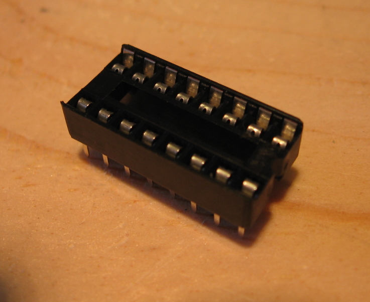 07 - 16-pin socket.JPG