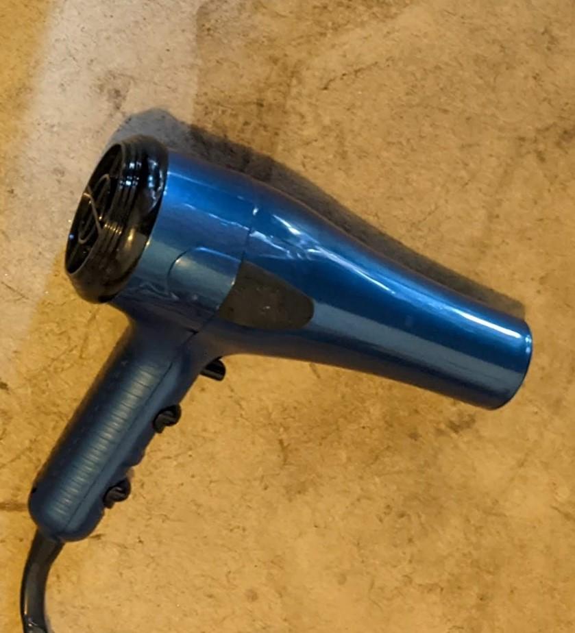 0d-Hairdryer.jpg