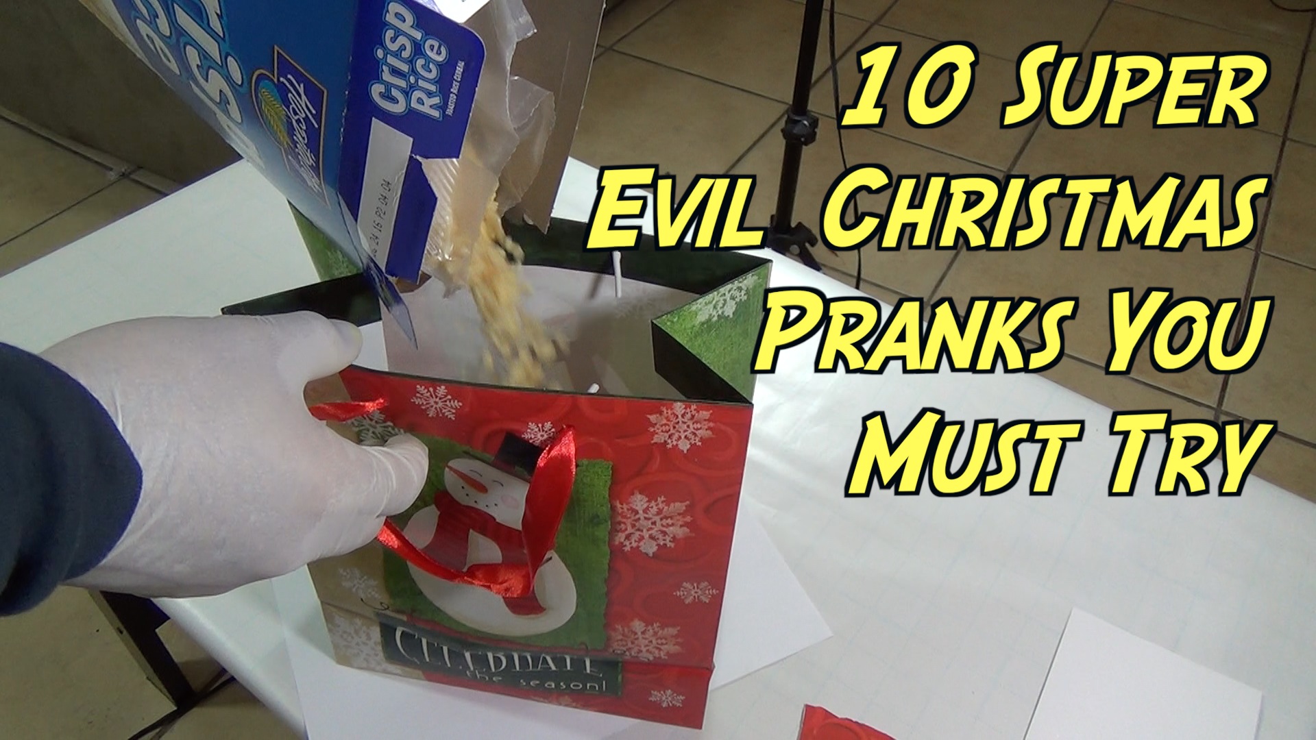 10 xmas pranks thumb2.jpg