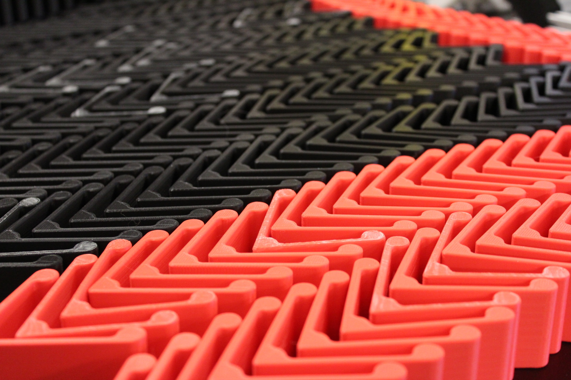 1000 supported bracketed 3D printed with Ingeo 870 by Slant 3D.JPG