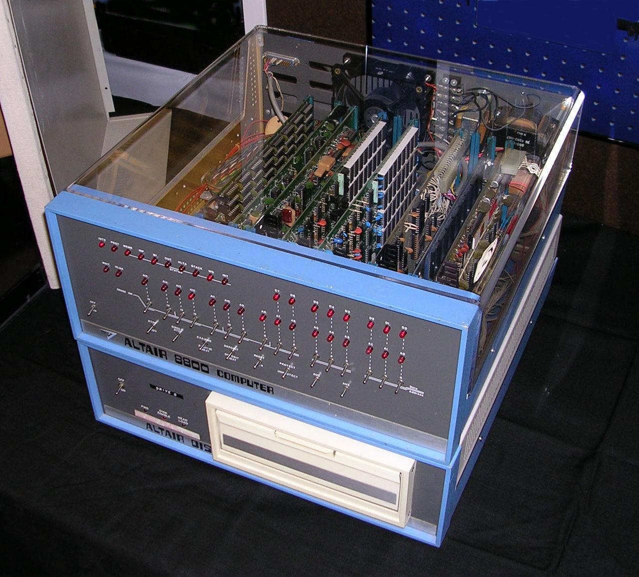 1280px-Altair_8800_Computer.jpg