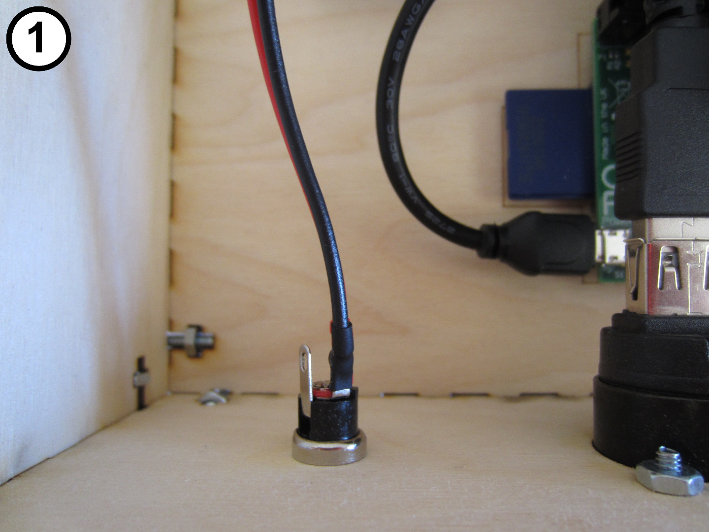 19 - 1 - Connect Lamp Power Port.JPG