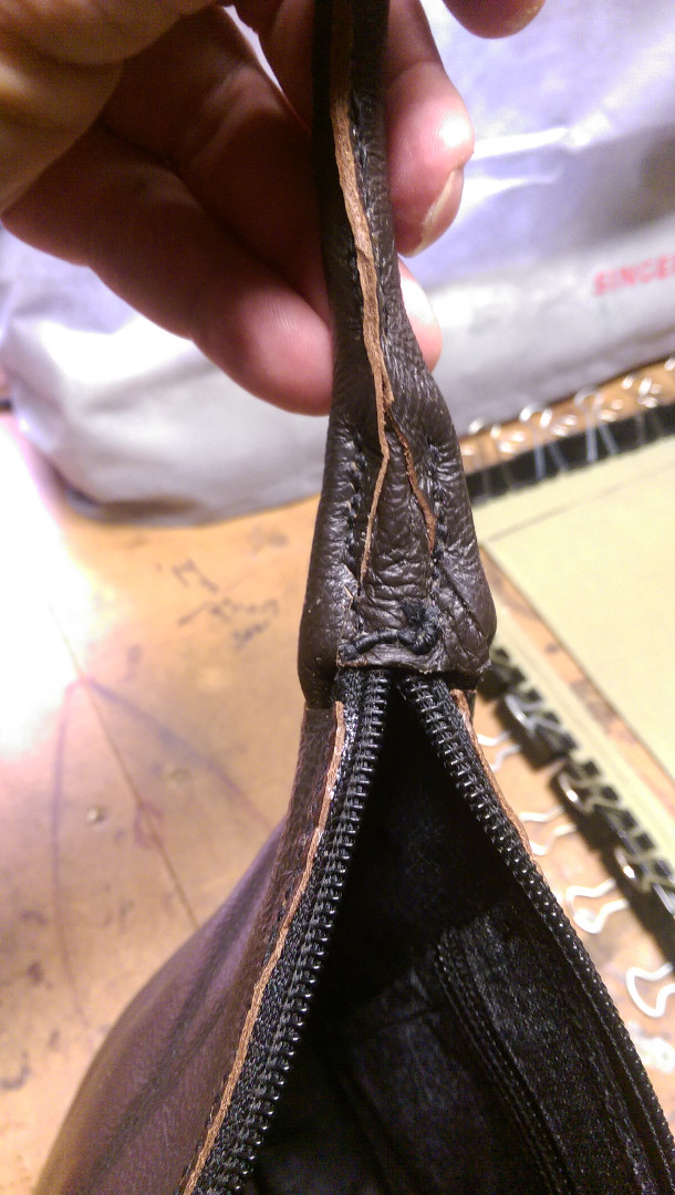 19 zipper sandwiched in handle.jpg