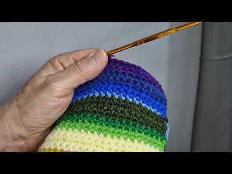 2 Crocheting the Continuous Side Body Rainbow Gradient