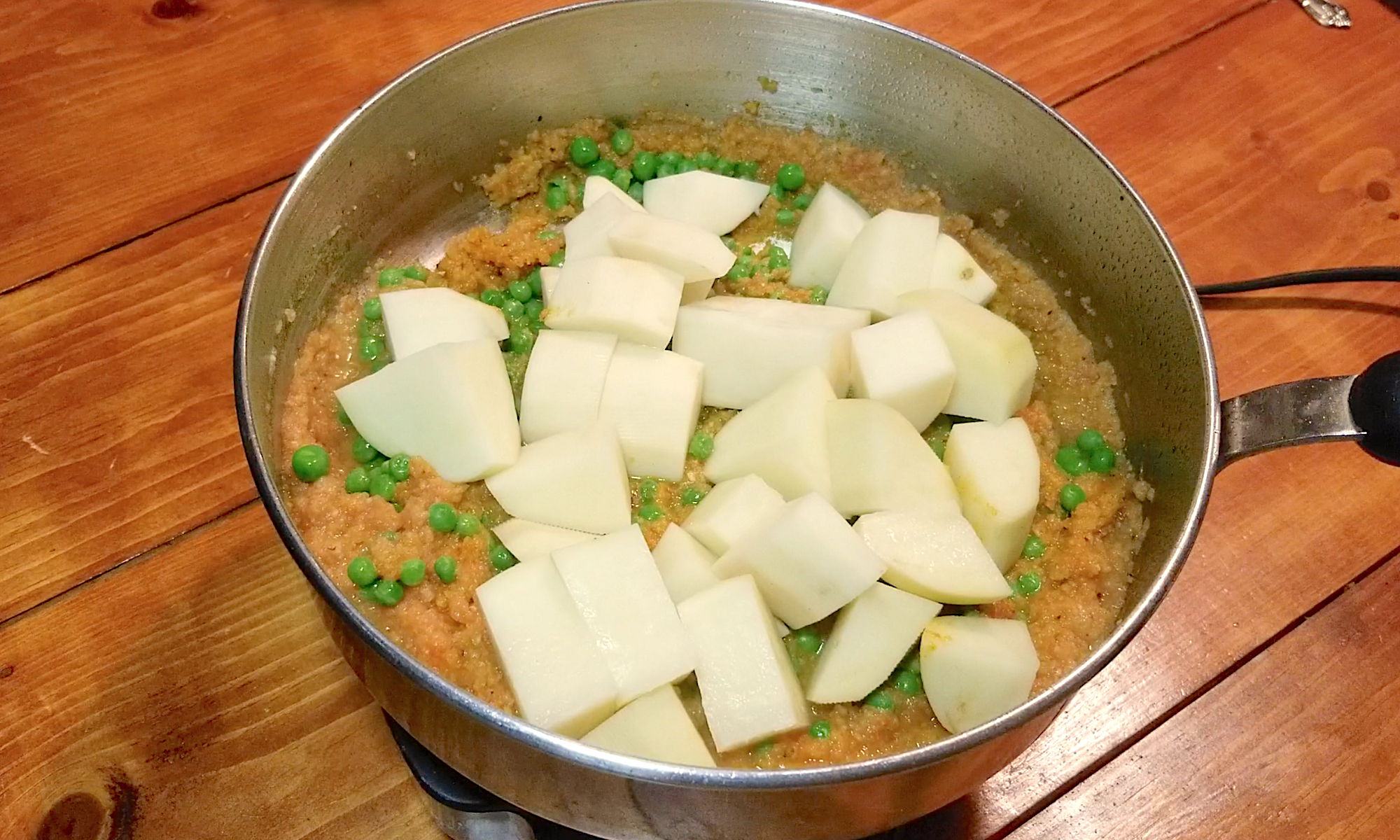 20-aloo-matar-add-potatoes-to-pot.png