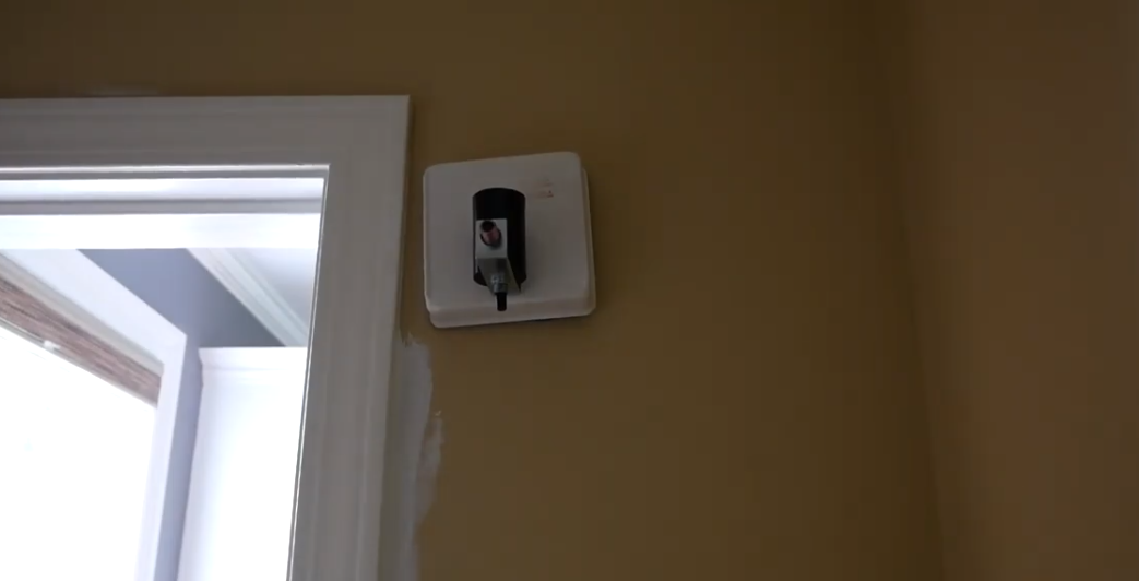 2019-10-08 08_13_41-(4) Light to Switched Outlet Conversion - YouTube.png