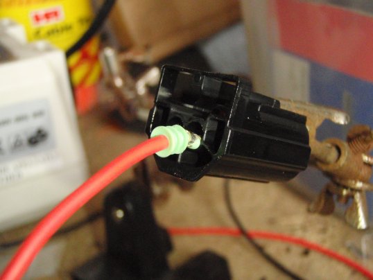 21 - pushing connector in plastic socket.JPG