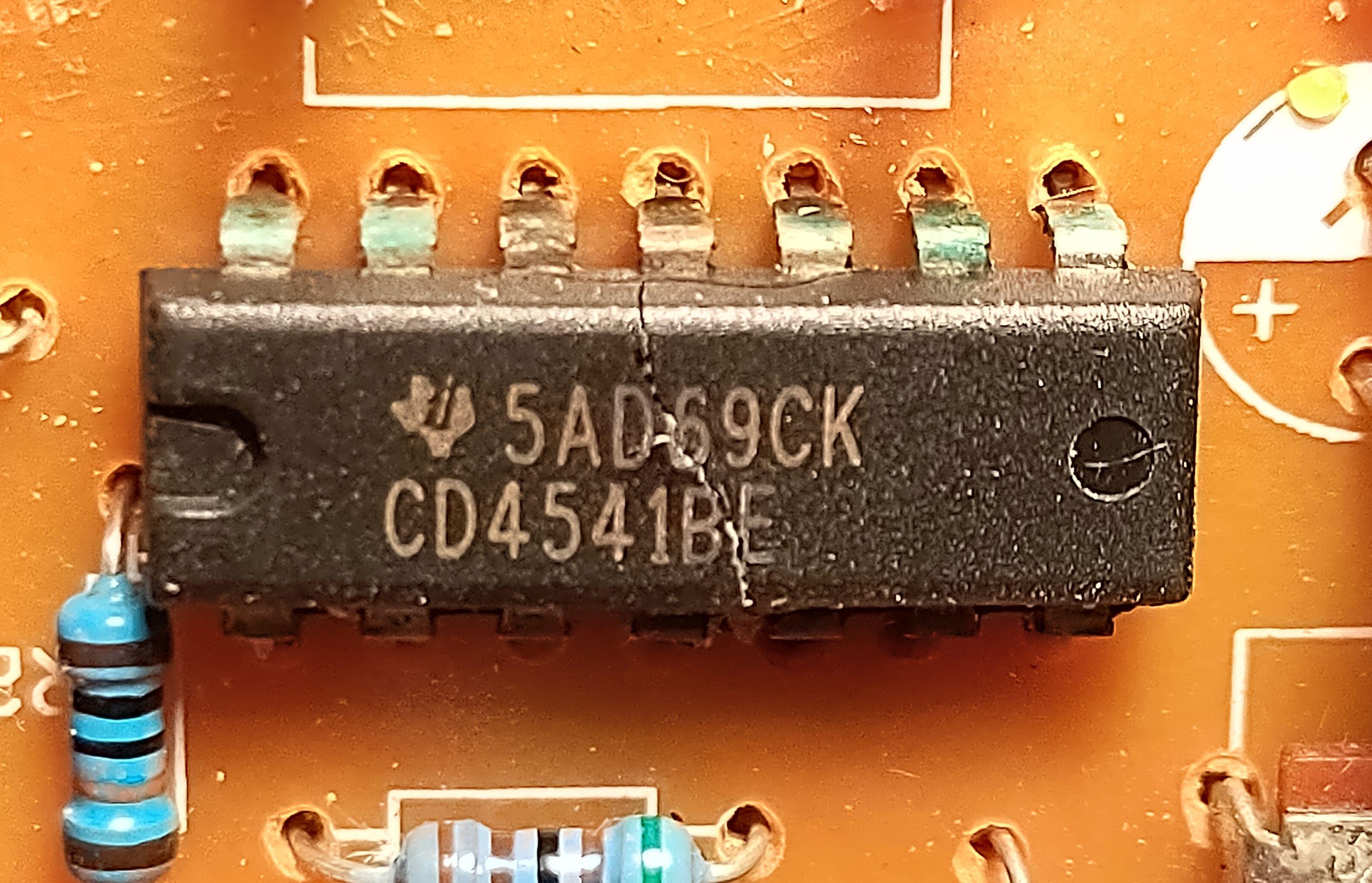 21 Cracked timer chip in PCB.jpg