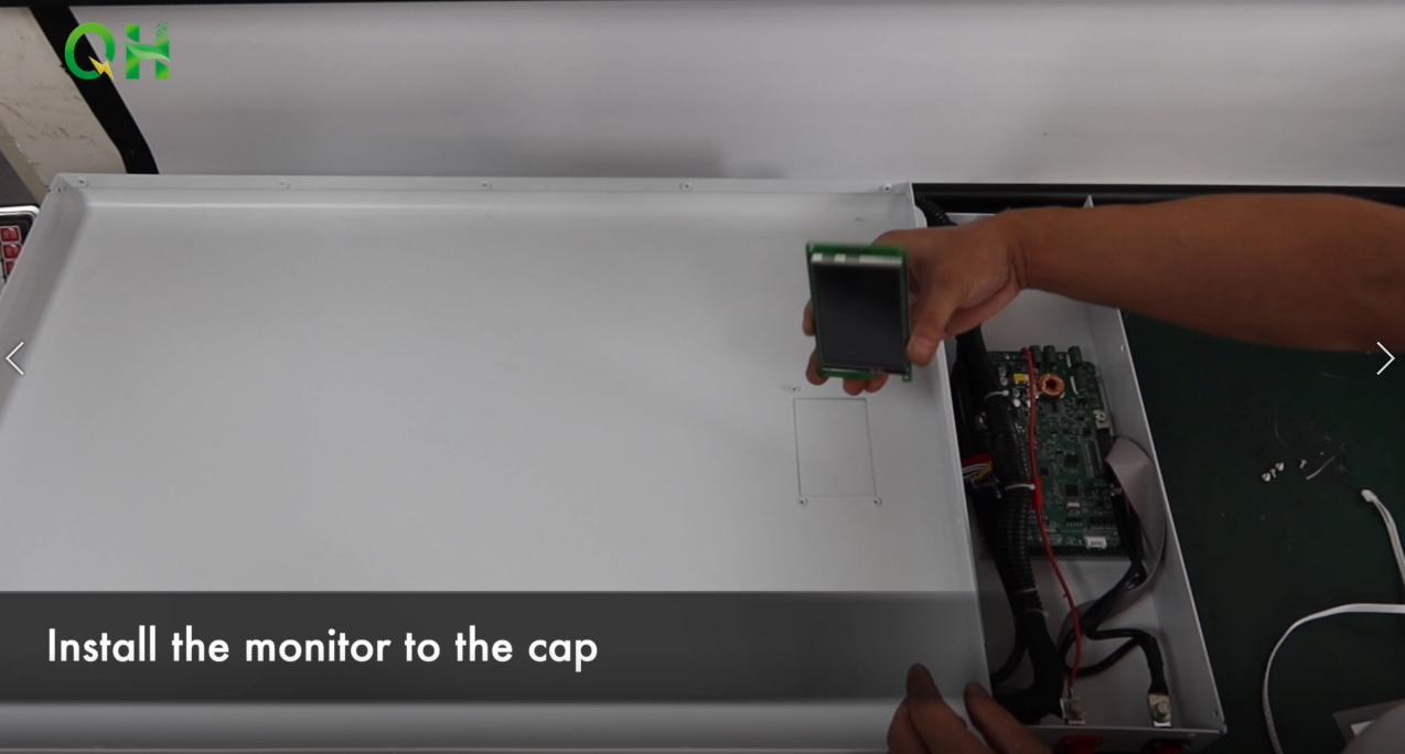 21- Install the Monitor to the Cap.png