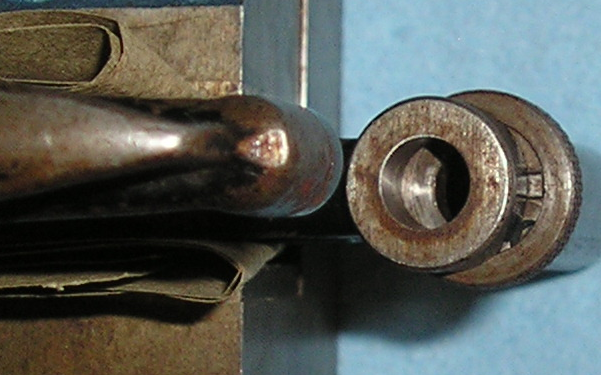 21_inserting_spindle_lock.png
