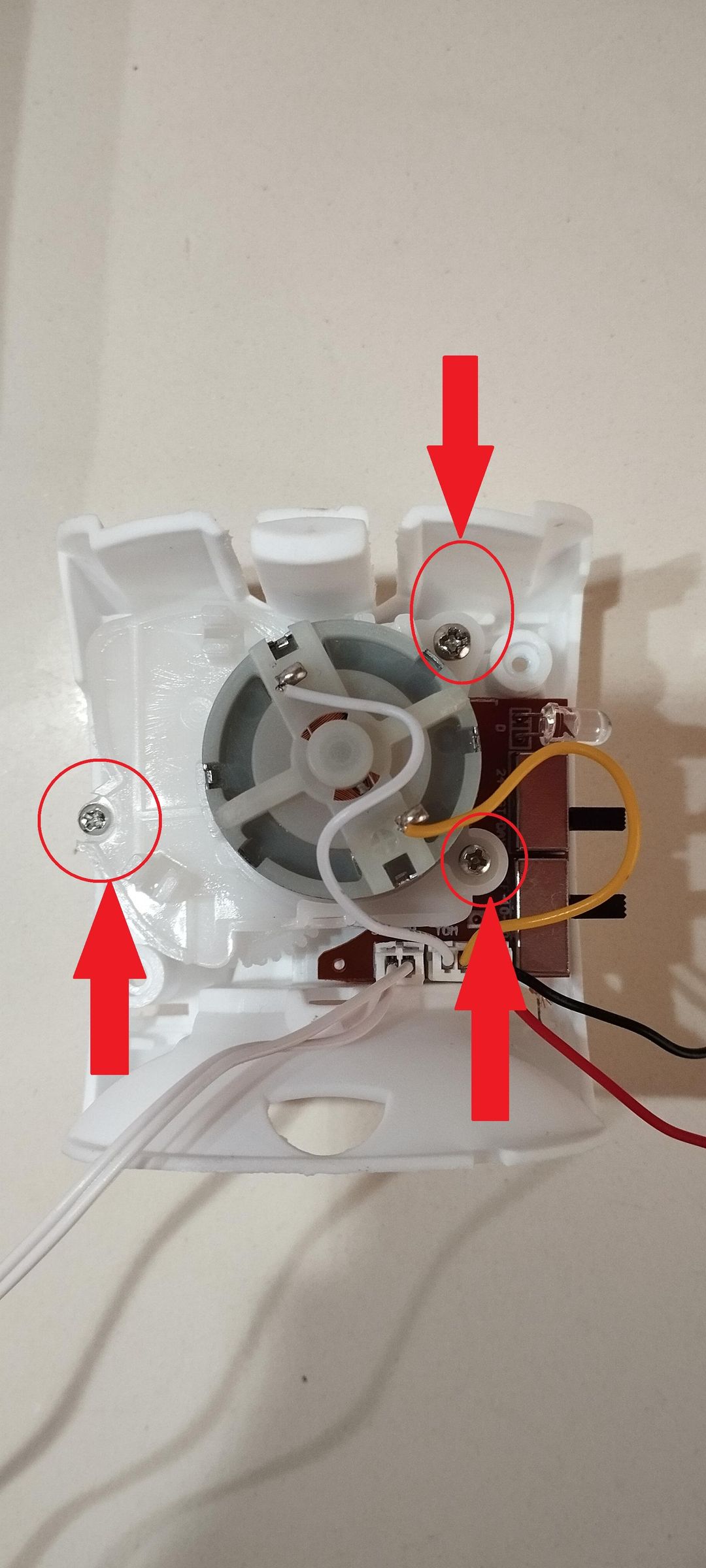 3 tornillos motor.jpg