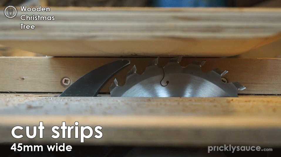3-Christmas-tree---Cutting-strips-2----instructable-images.gif