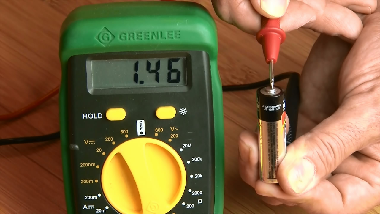 30SLH-AmazingBatteryTest-Multimeter1.jpg