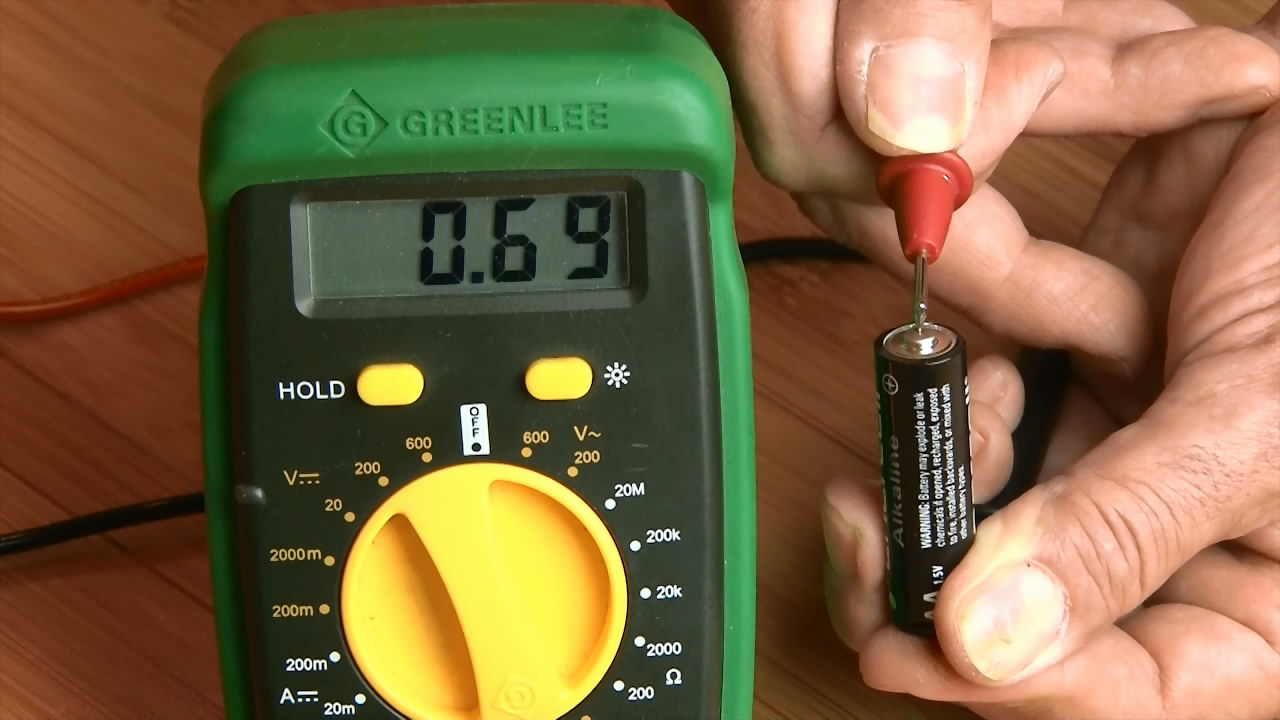 30SLH-AmazingBatteryTest-Multimeter2.jpg