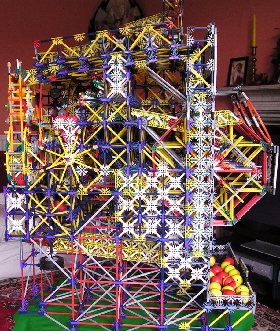 4 K'Nex Fruit Machine Mark 3 - LHS.JPG