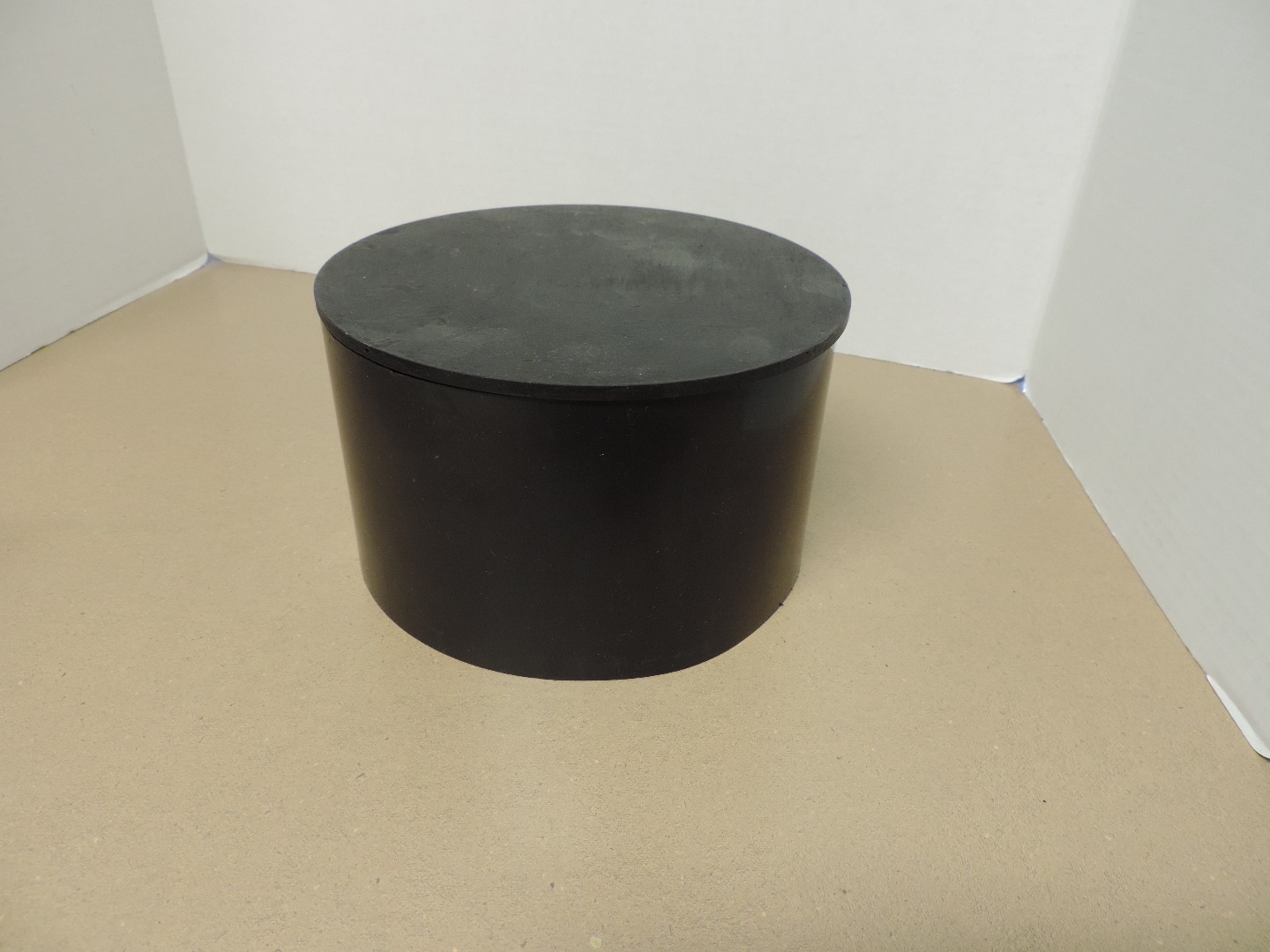 4 round pic black plastic finished plain.JPG