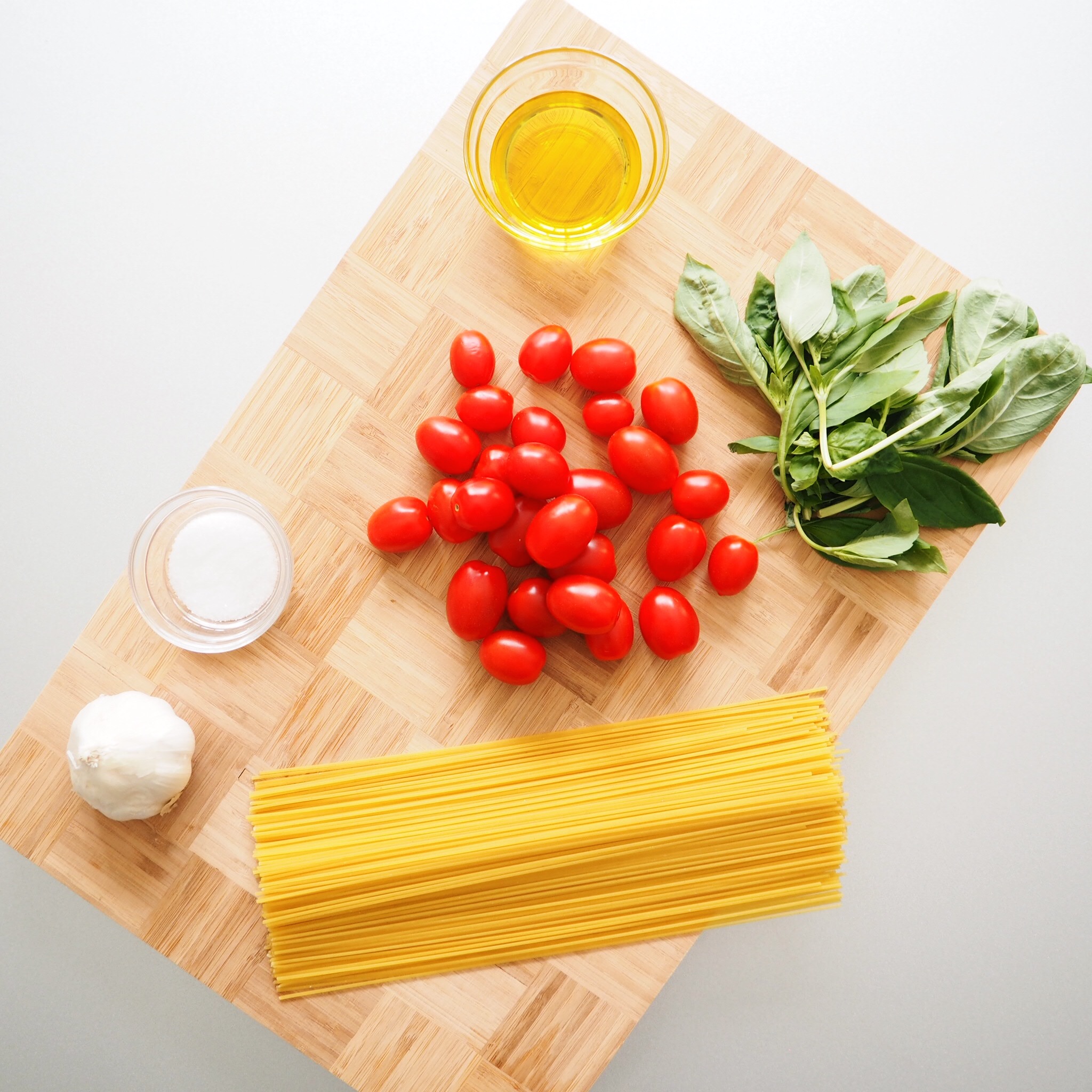 5 Ingredient Tomato Garlic Pasta(2).JPG