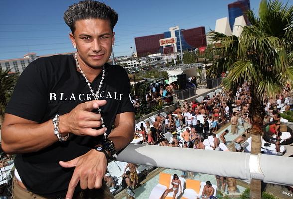 5.29.10-Pauly-D-Palms-Pool-credit-Joe-Fury-588.jpg