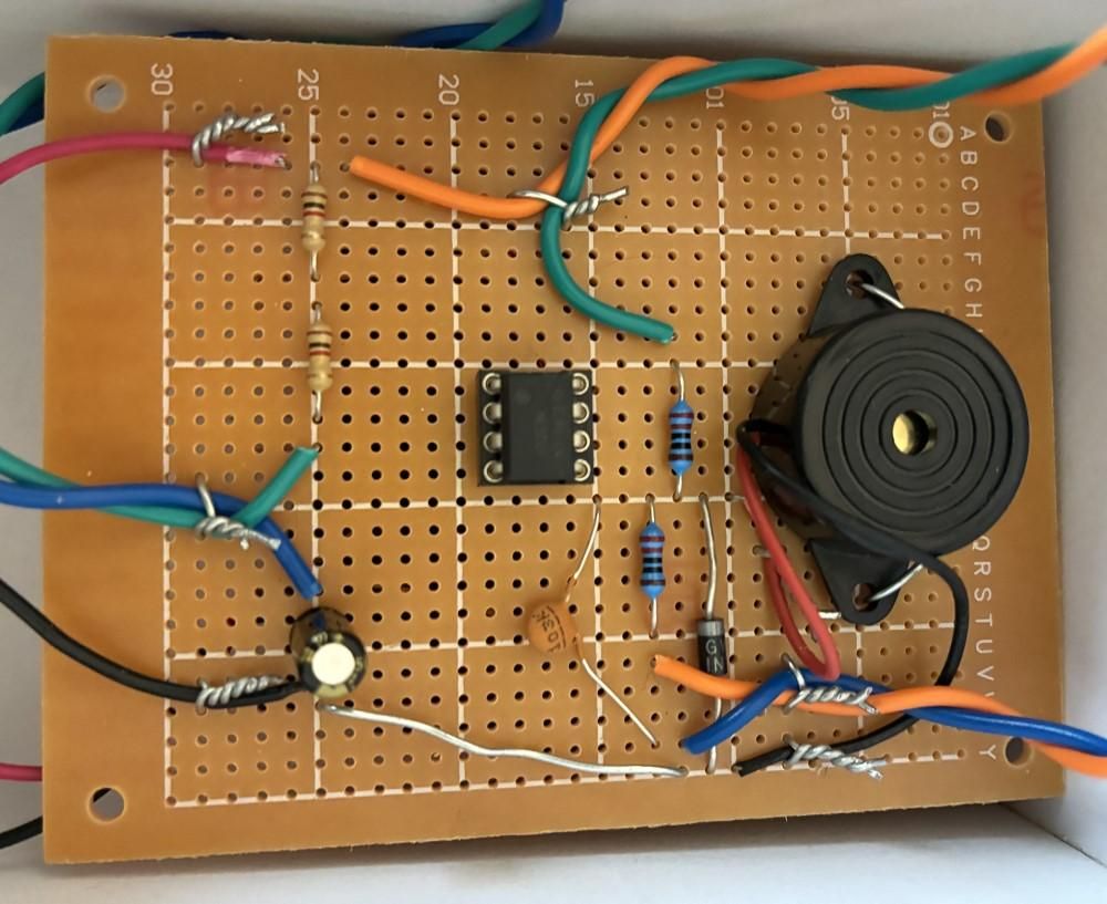 555 Timer IC Toy Ambulance Van 04 Step 03 Make the Circuit.jpg