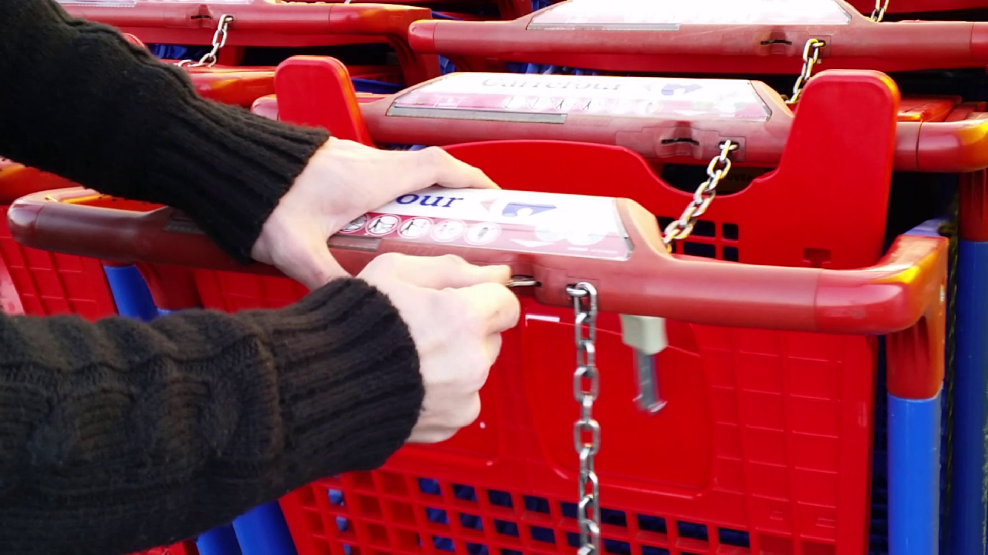 6 - trolley master key - Take a caddy without coin.png