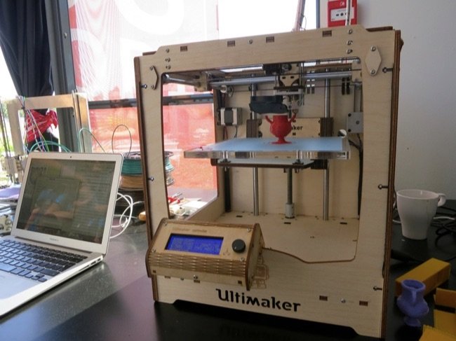 650x487x3d-printer-and-laptop.jpg.pagespeed.gp+jp+jw+pj+js+rj+rp+rw+ri+cp+md.ic.O4yBj_na9h.jpg