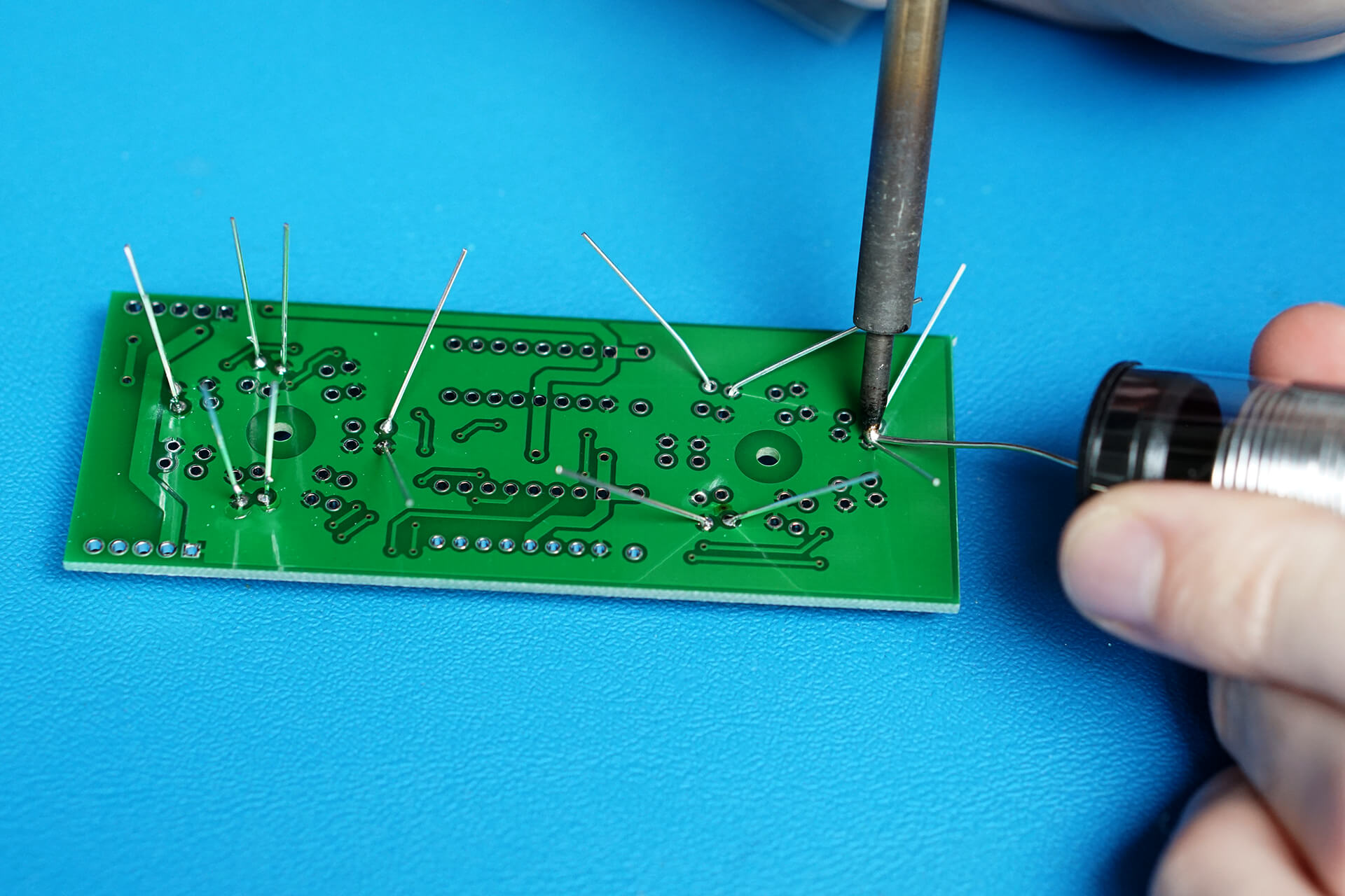 7-segment_electronics_03-soldering.jpg