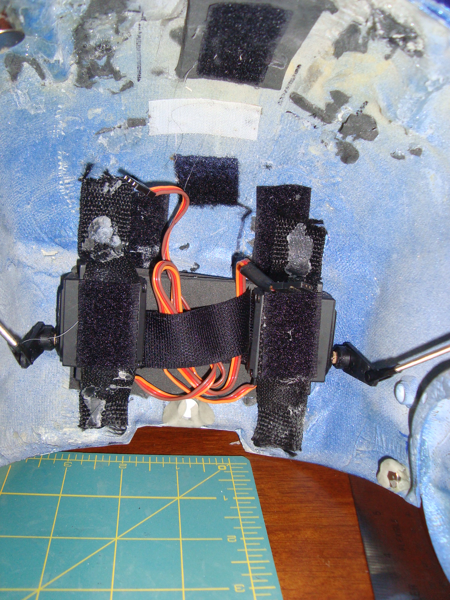 8 - servos mounted.JPG