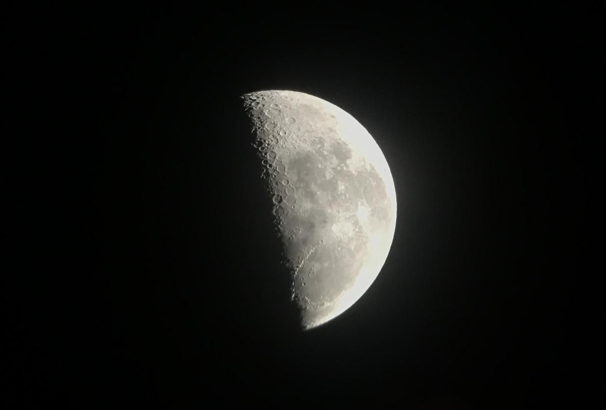 8T-Moon.jpg