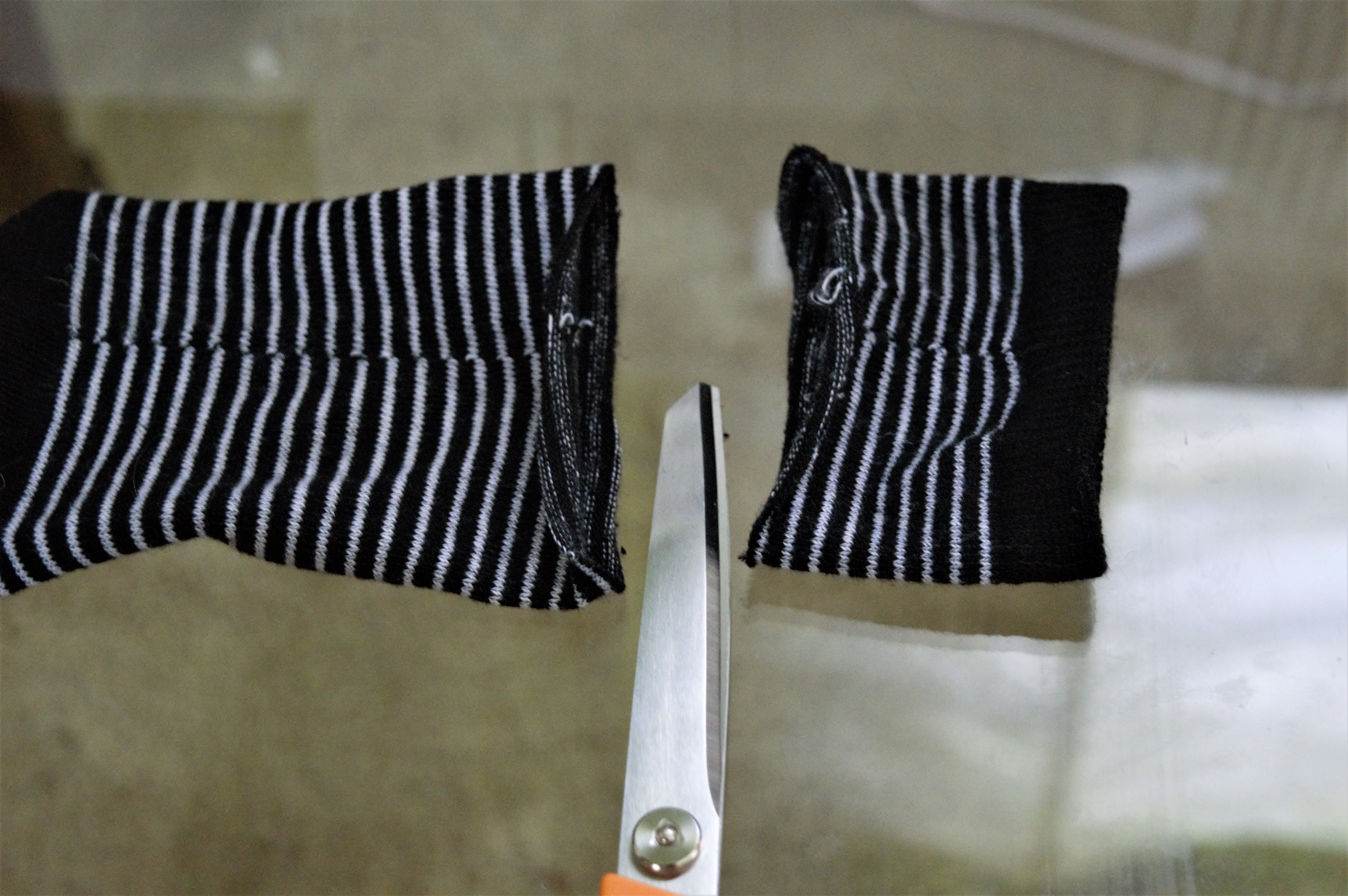 8b cut top of sock.jpg