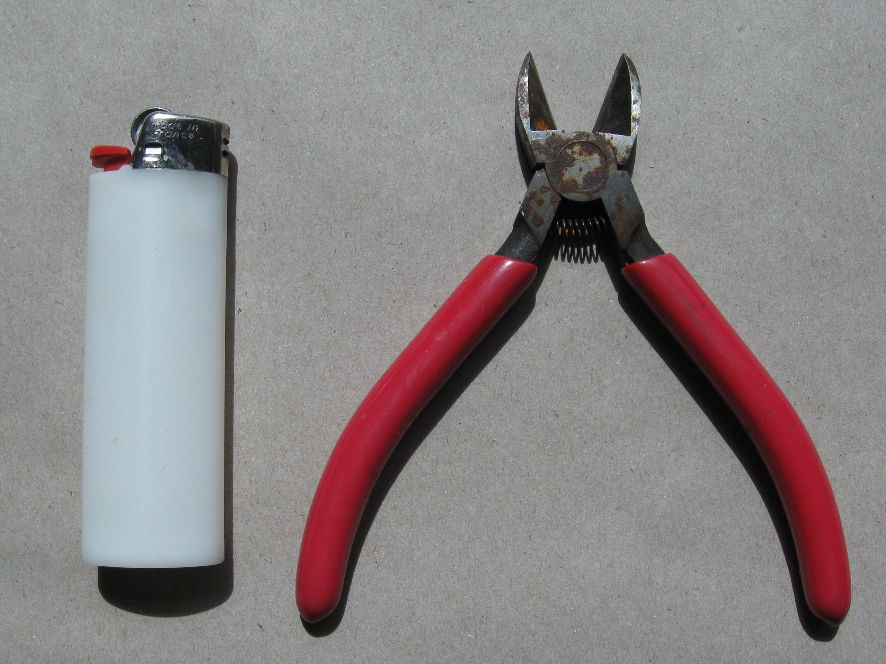 A lighter and a cutter.JPG