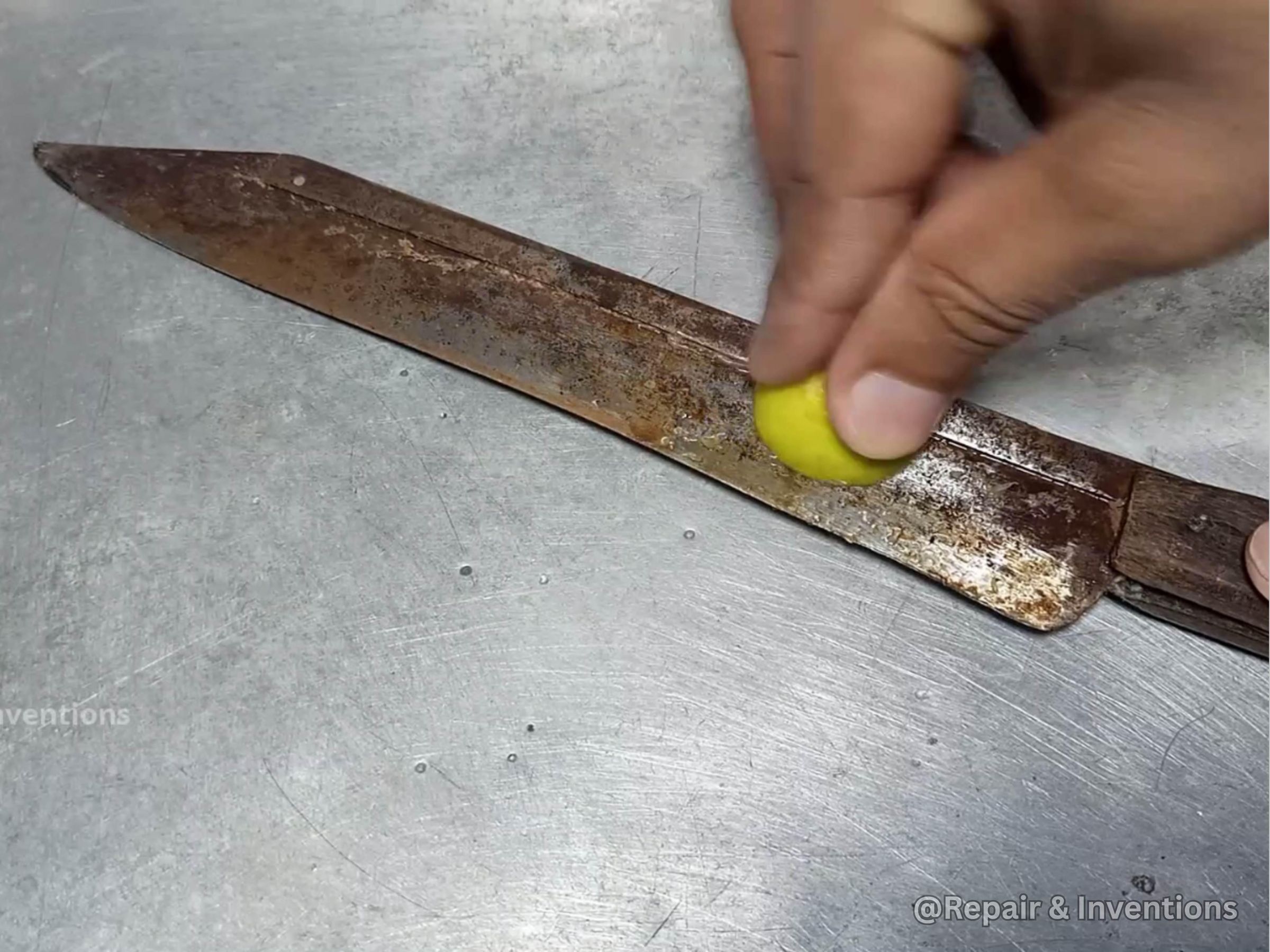 Apply Lemon Juice on the Knife Blade.jpg