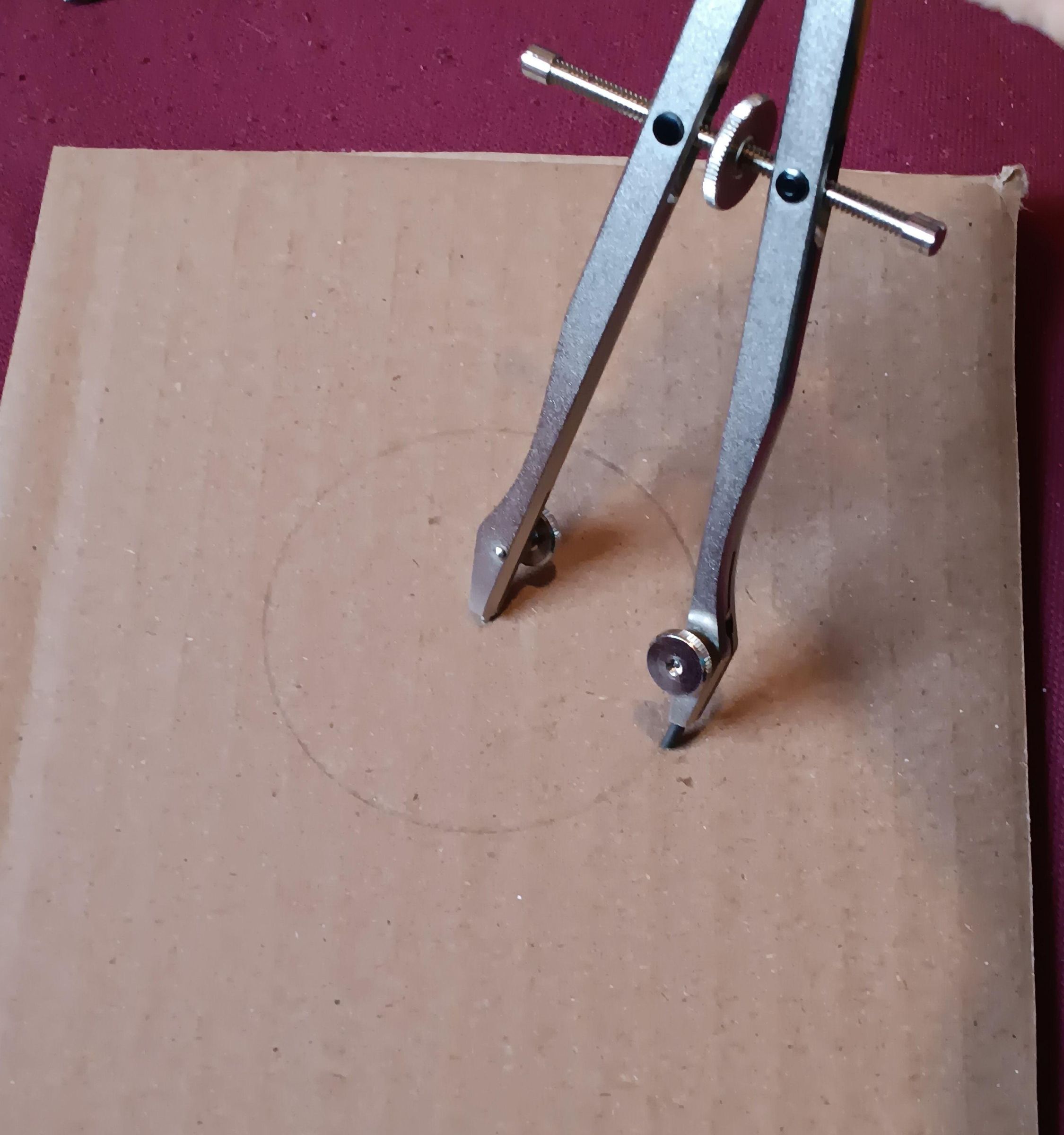 B6_Circle on Corrugated Cardboard.jpg