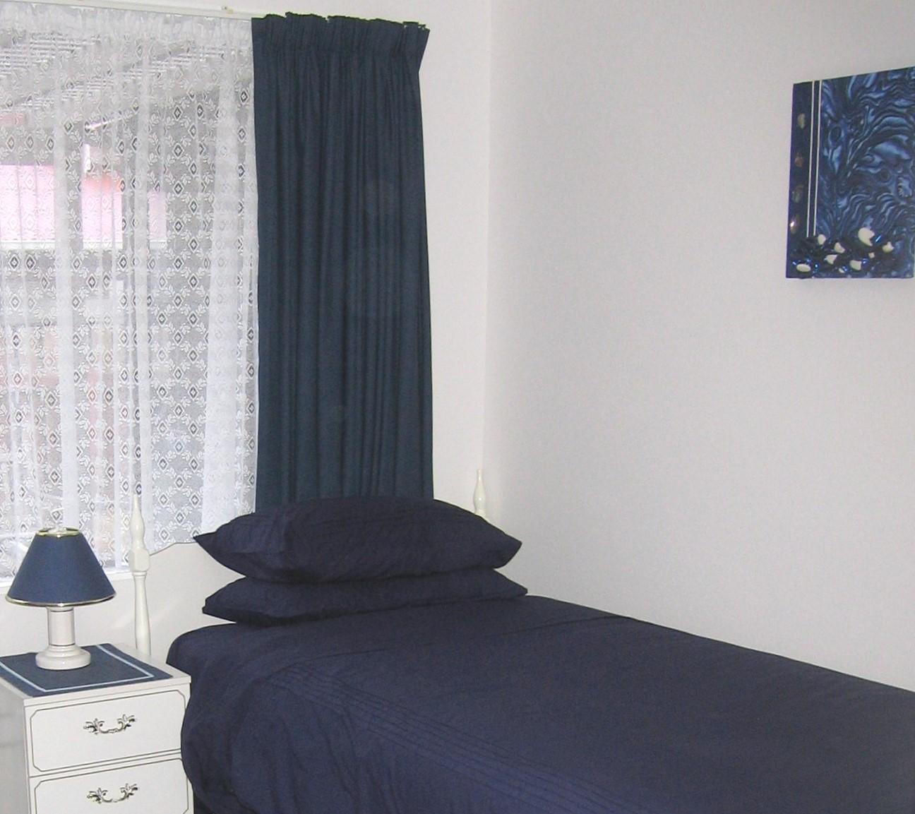 Bedroom blue b.jpg