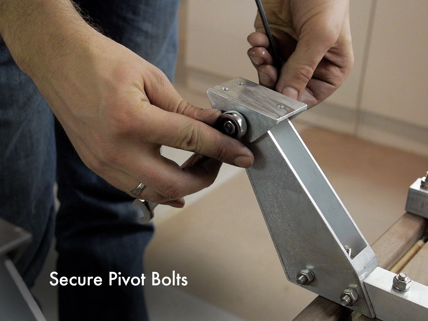 Bolt Pivot to Ski Support.jpg