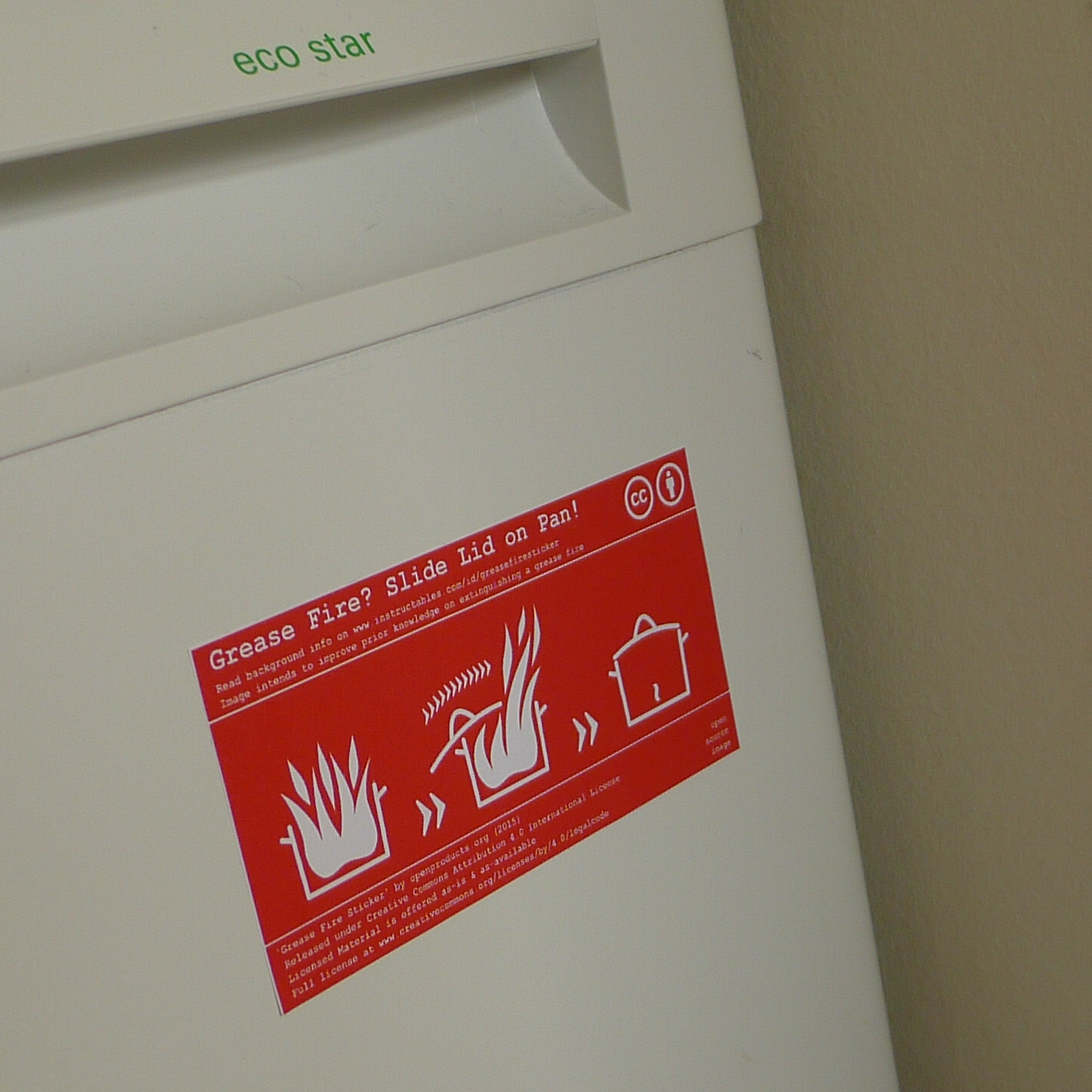 CC_BY_Openprodutcs_org_-_Grease_Fire_Sticker_on_Fridge.jpg