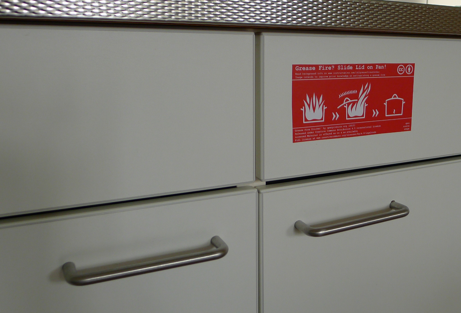 CC_BY_Openprodutcs_org_-_Grease_Fire_Sticker_on_Kitchen_Unit.jpg