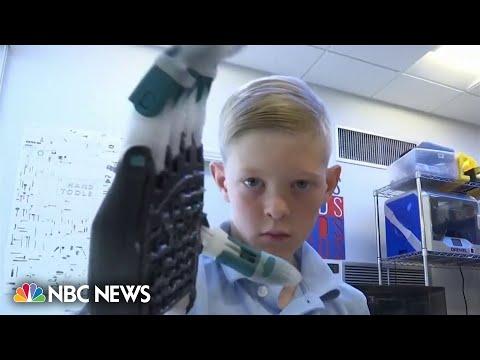 California eighth graders 3D print prosthetic hand for schoolmate