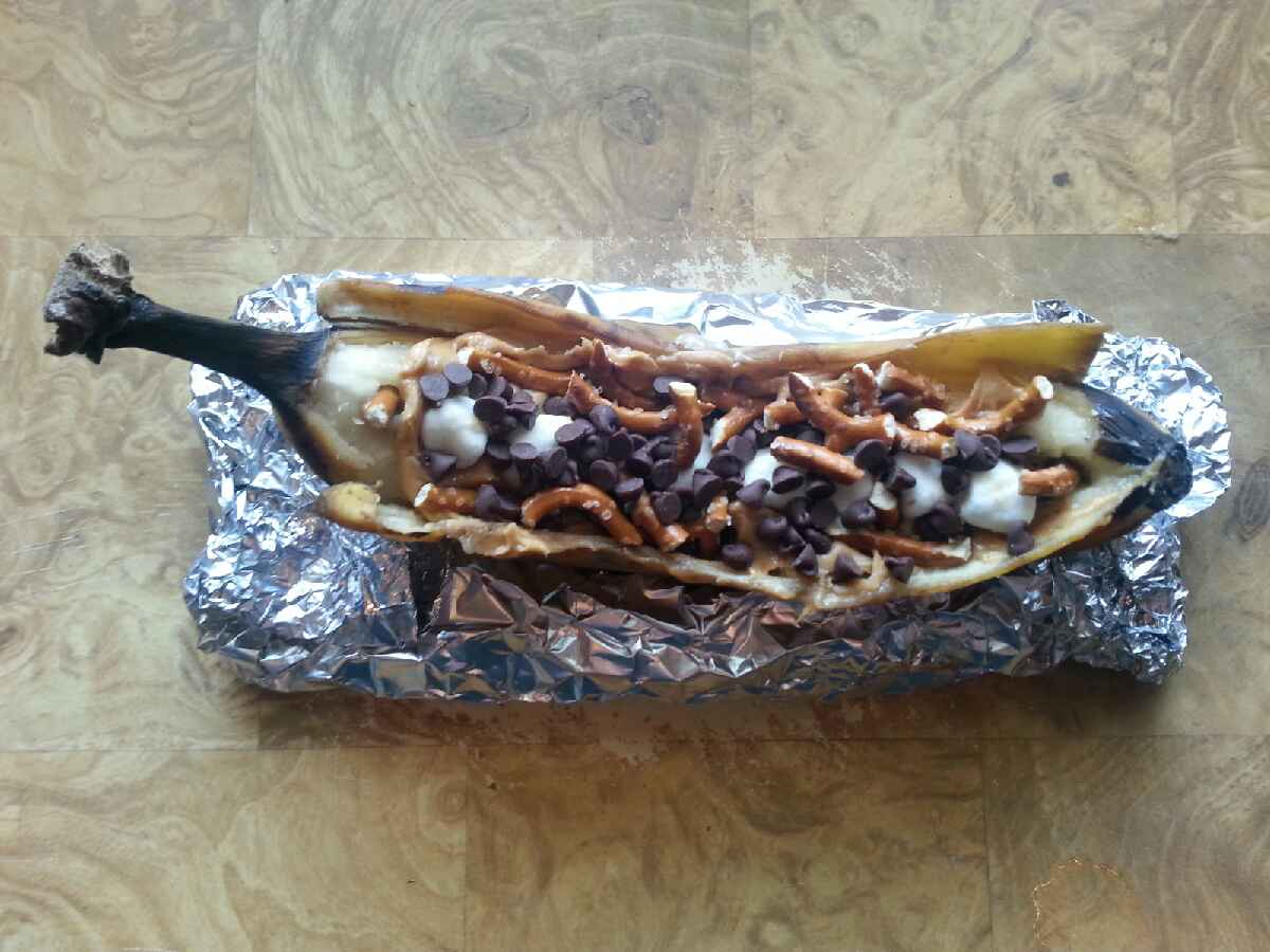 Campfire_Banana_Boat_Banana_Chocolate_Pretzel_Peanut_Butter_Marshmallow_Chips_Pretzels.jpeg