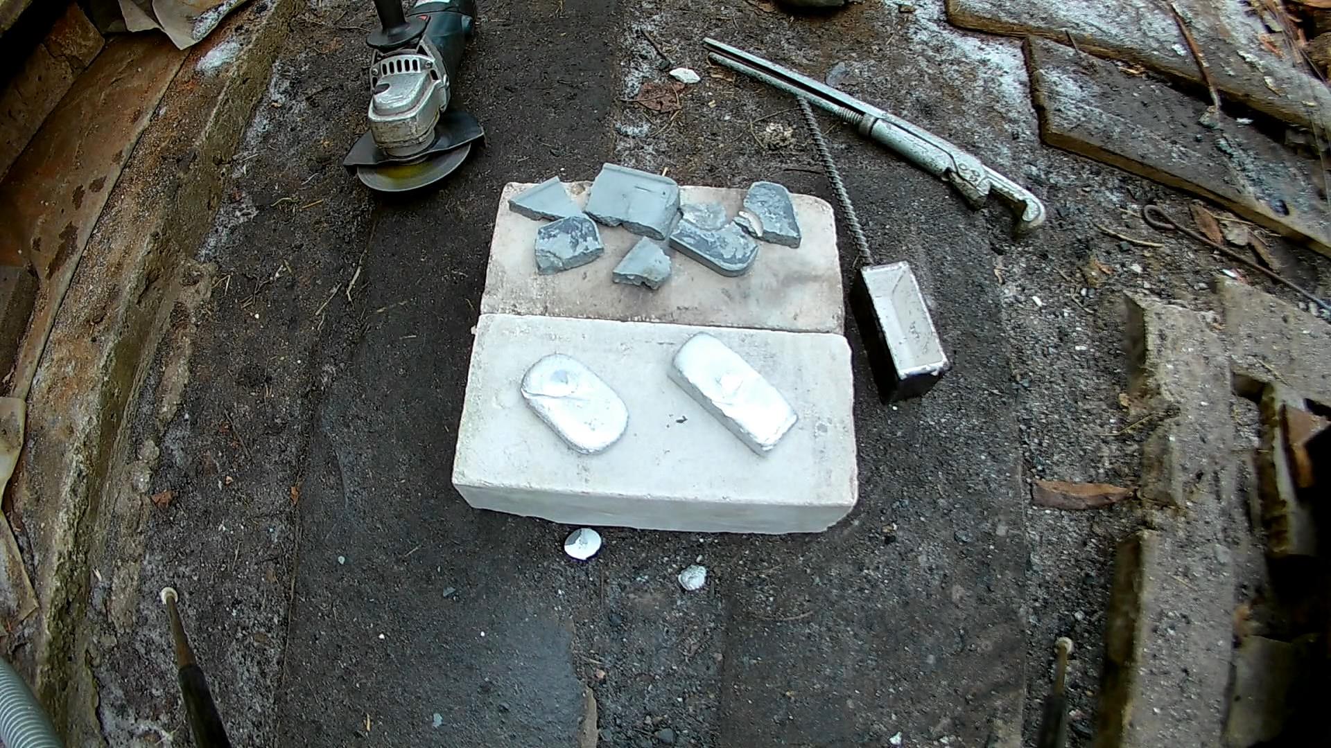 Casting Aluminum Bars. Cement and steel Mold.avi_snapshot_02.10_[2016.12.20_22.54.00].jpg