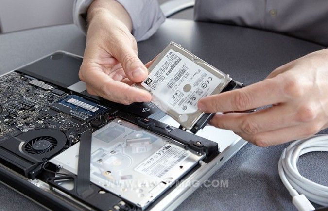 Changing_macbook_hard_drive_G09-e1358981827618.jpg