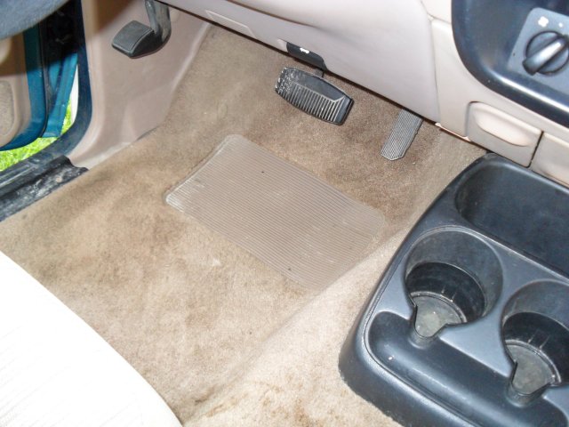 Clean_01_DriverFloor.jpg