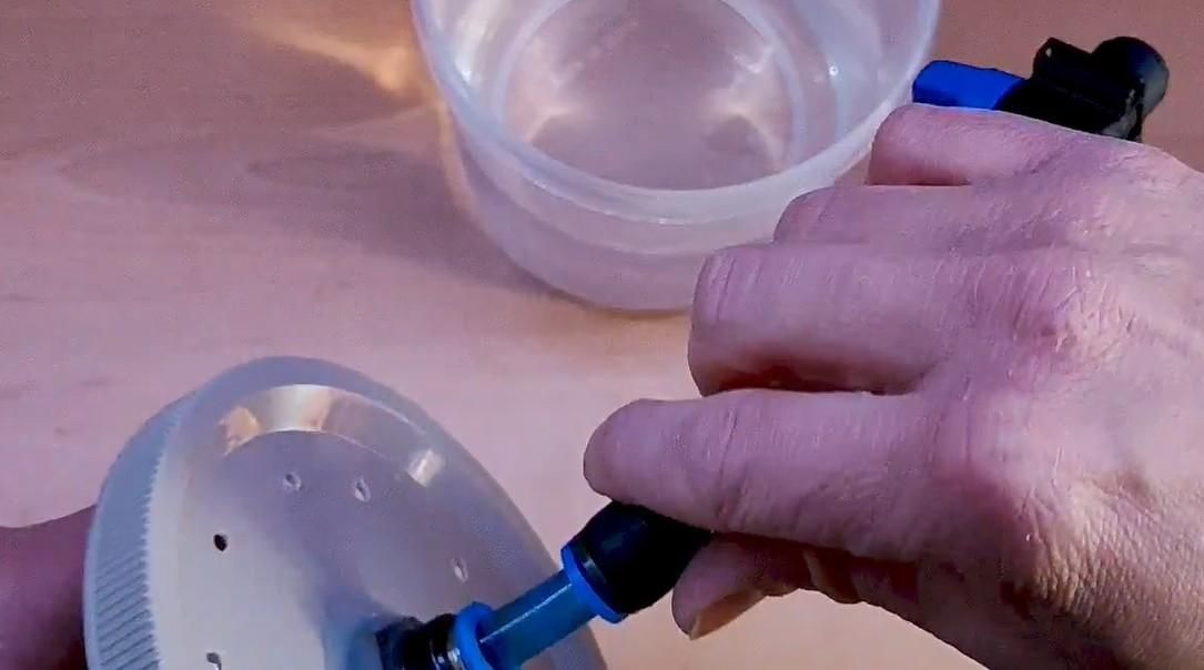 Conectar tubo con valvula.jpg