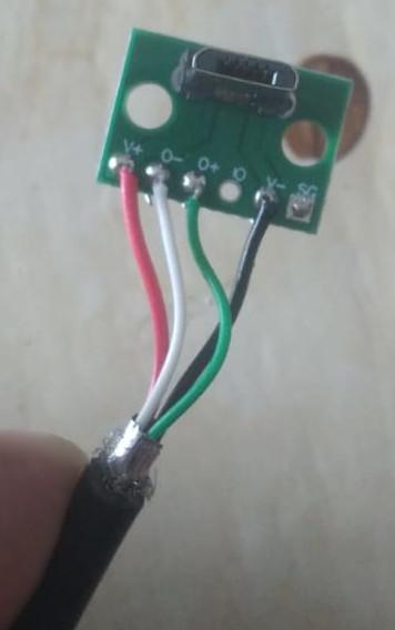 Conector USB acodado soldado.jpg