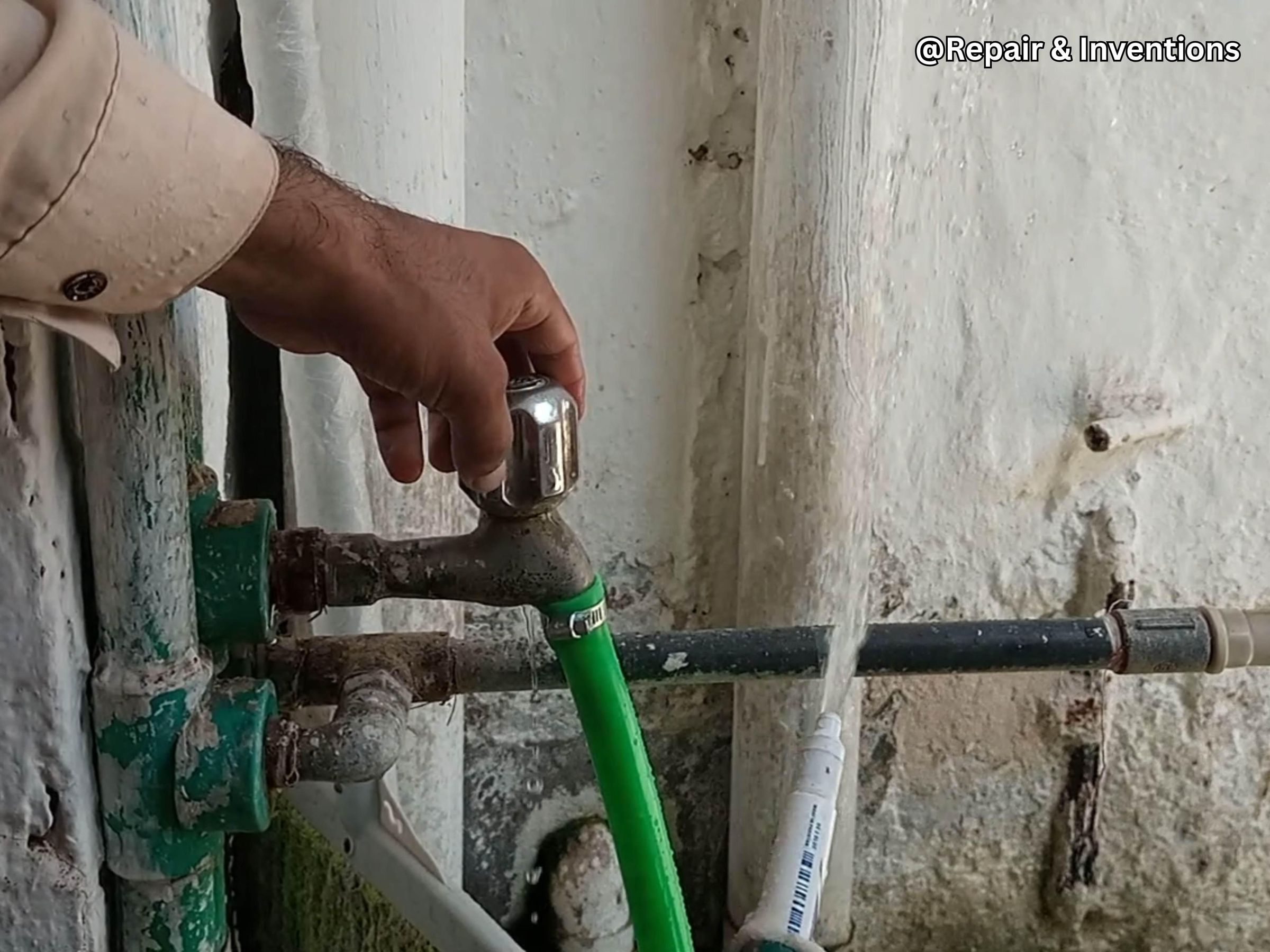 Connect the Pipe to a Water Tap.jpg