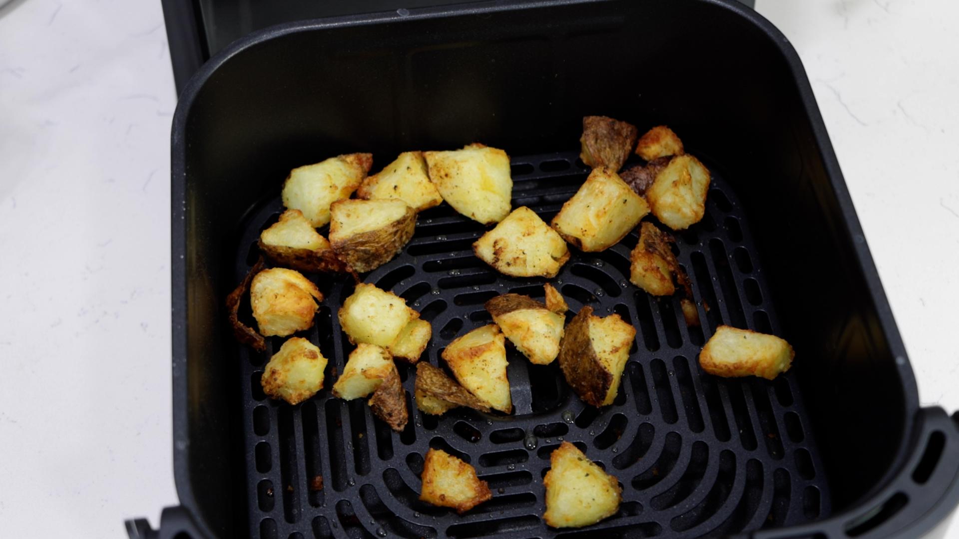 Crispy Air Fryer Potatoes.00_01_43_11.Still008.jpg