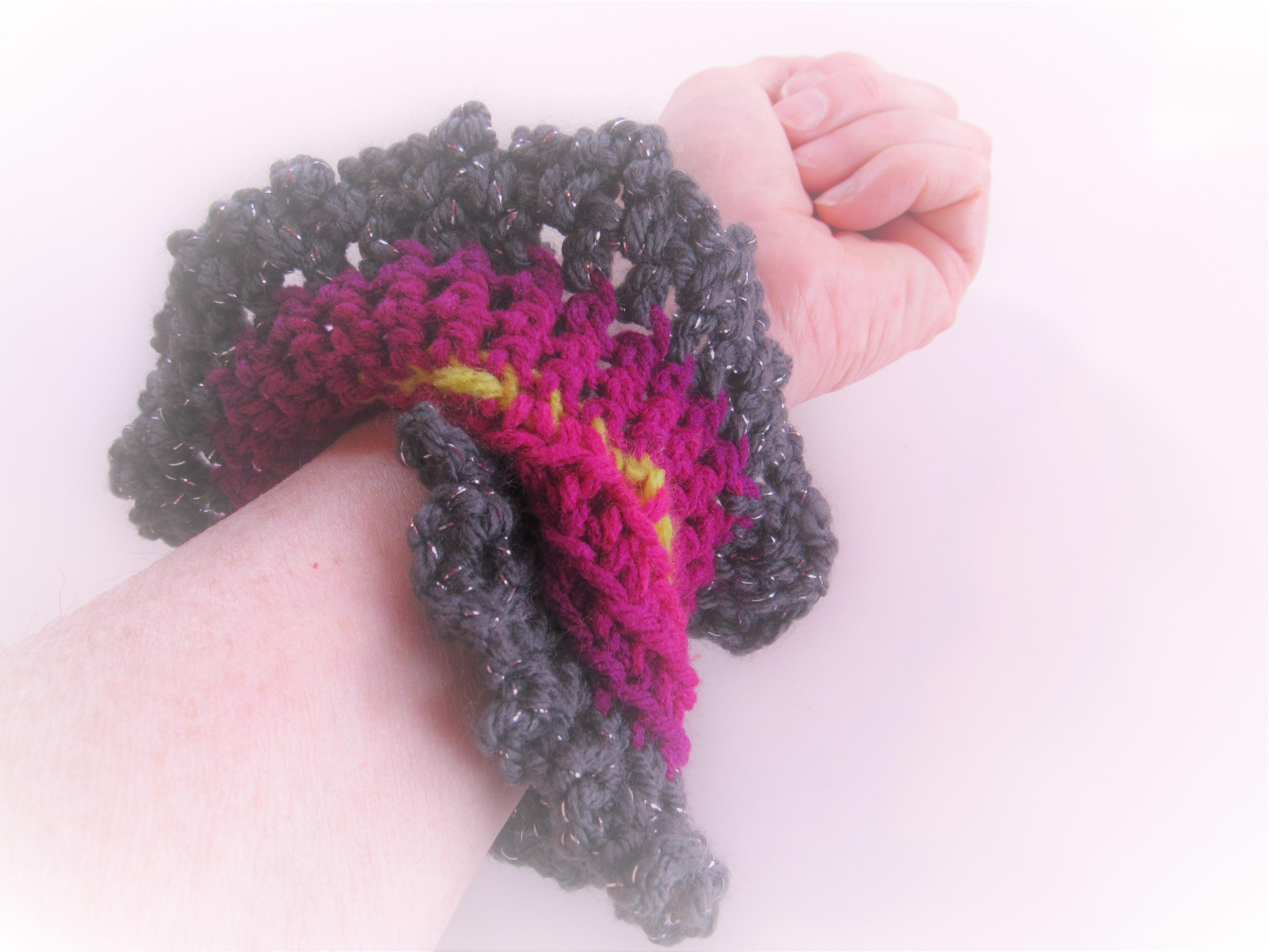 Crochet Infinity Cuff Vignette.JPG