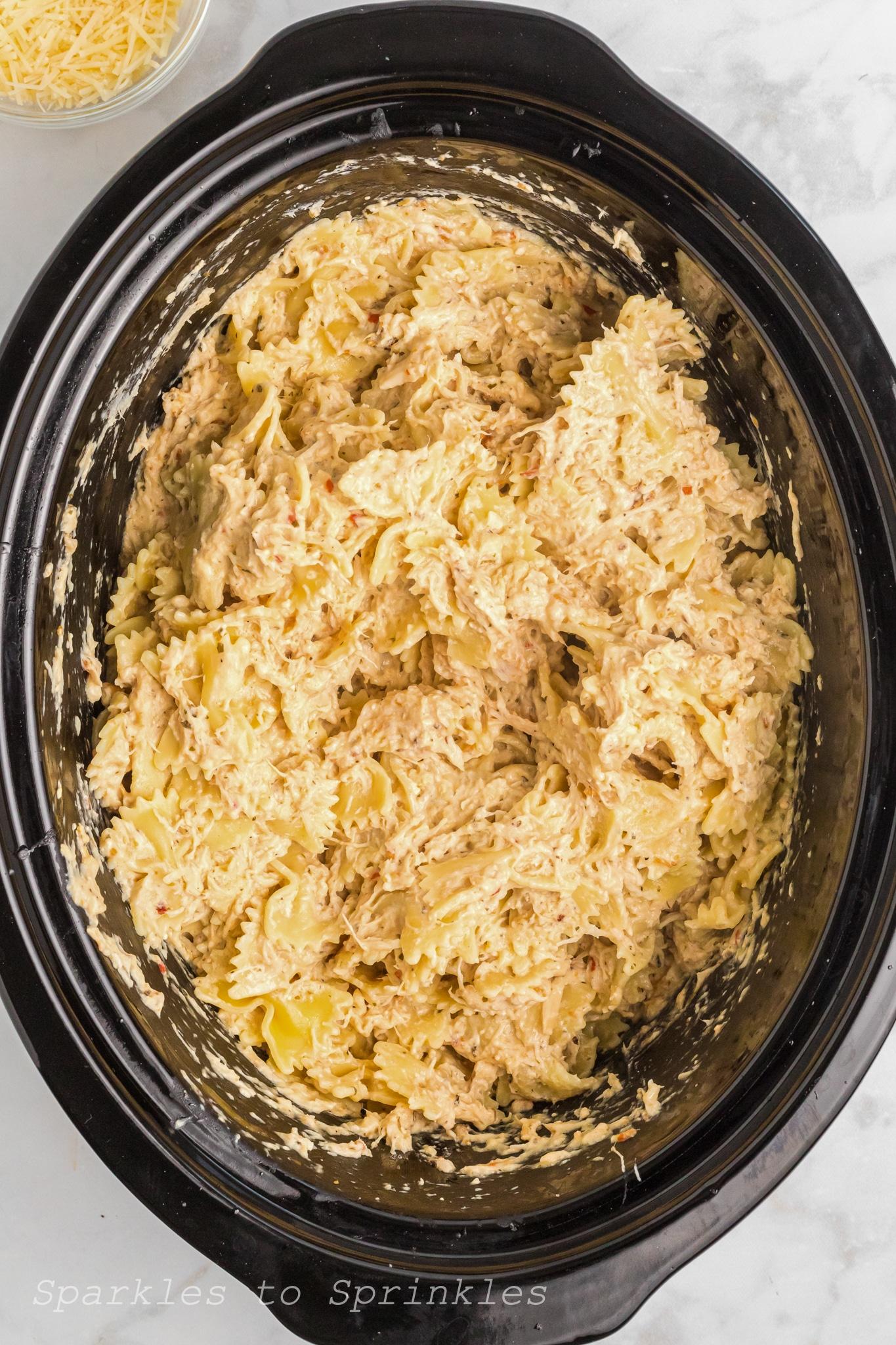 Crockpot-Buffalo-Wild-Wings-Garlic-Parmesan-Chicken-Pasta-11.jpg