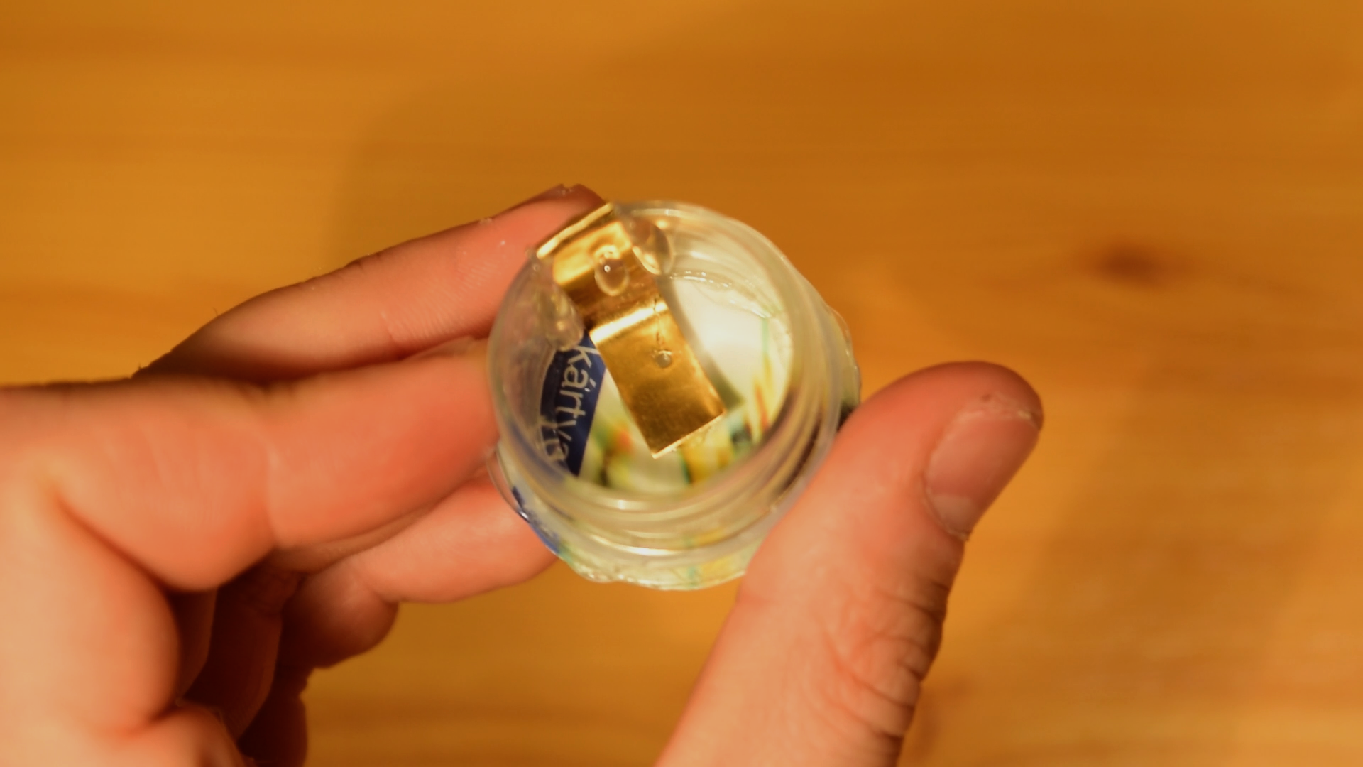 DIY Bottle Cap Flashlight2_freeze39.bmp