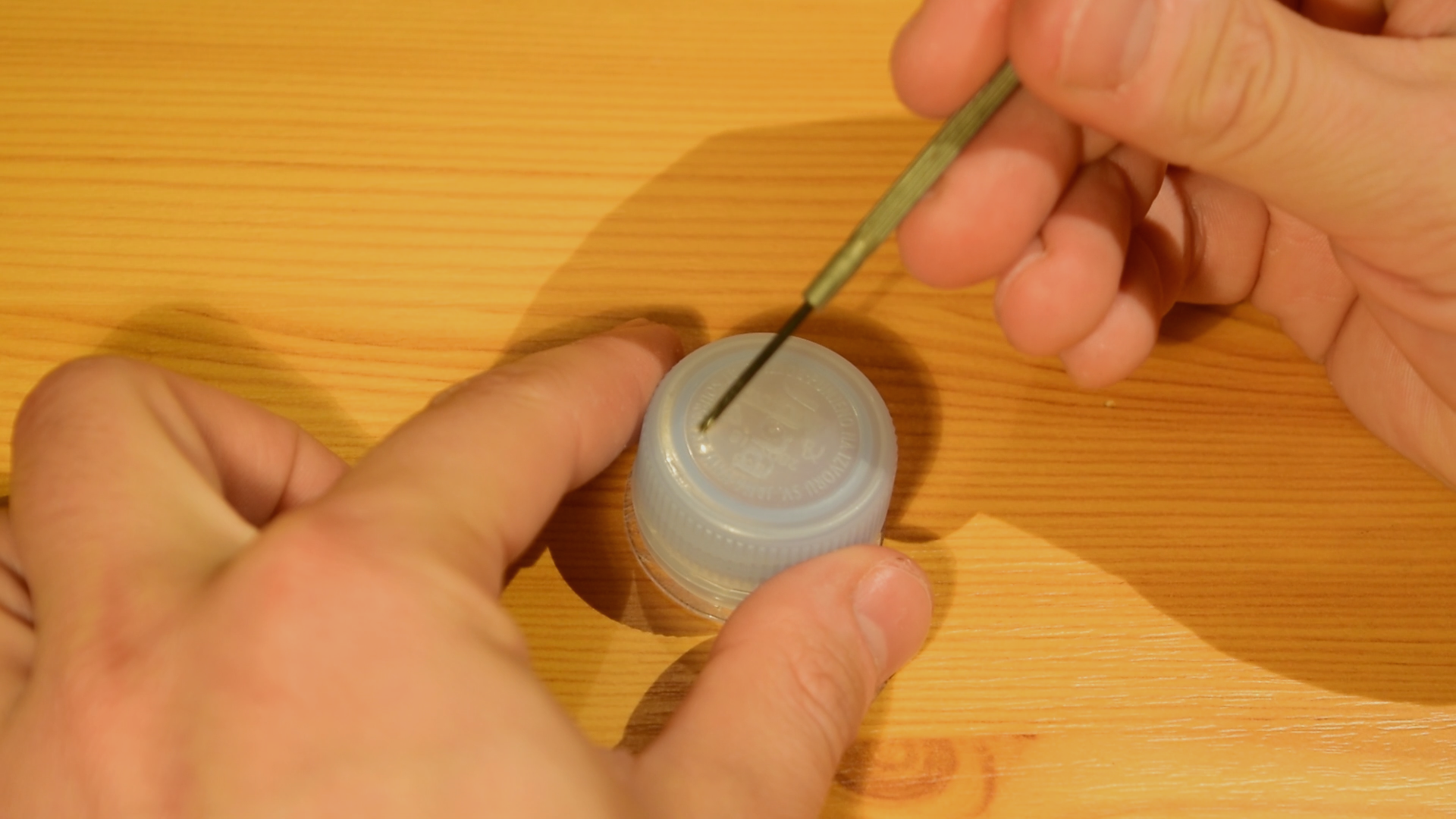 DIY Bottle Cap Flashlight2_freeze4.bmp